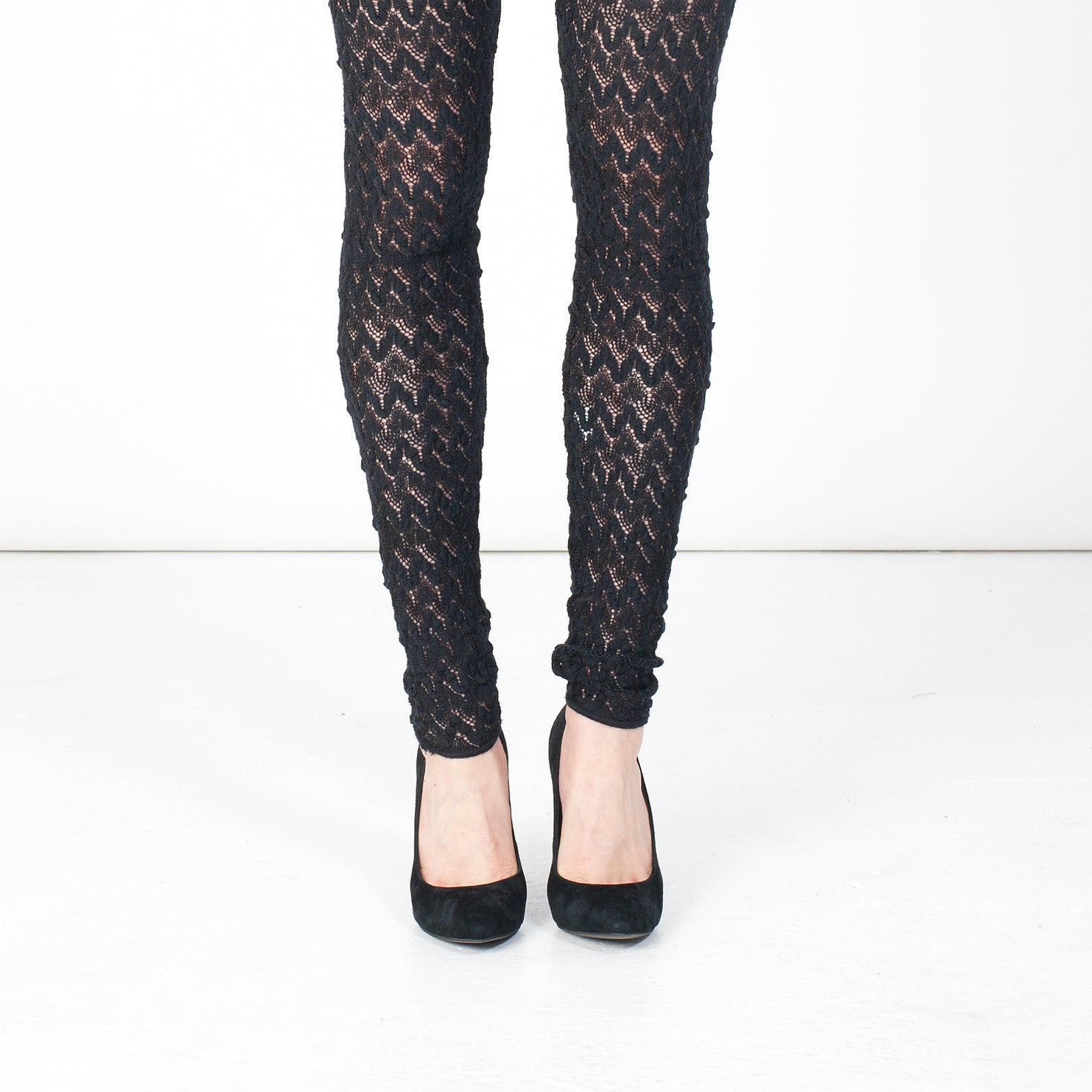 K311 suede pumps; black