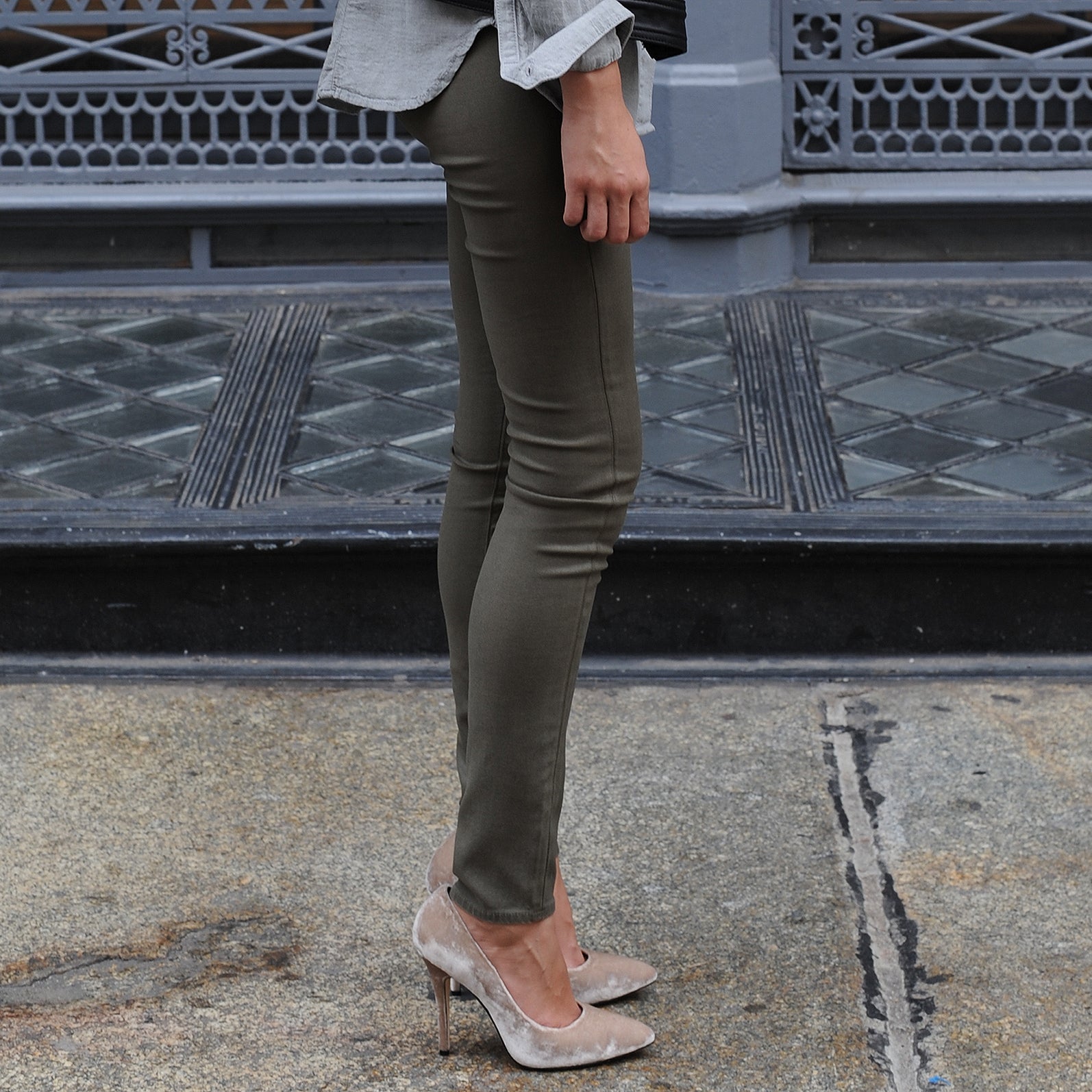 K403 silk velvet heels; beige