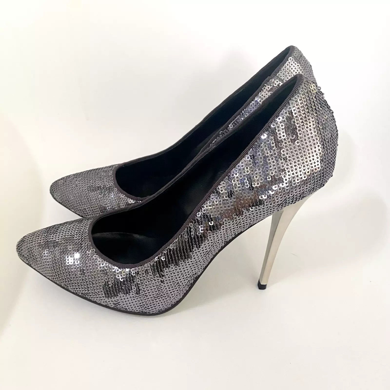 K405 sequin heels; violet