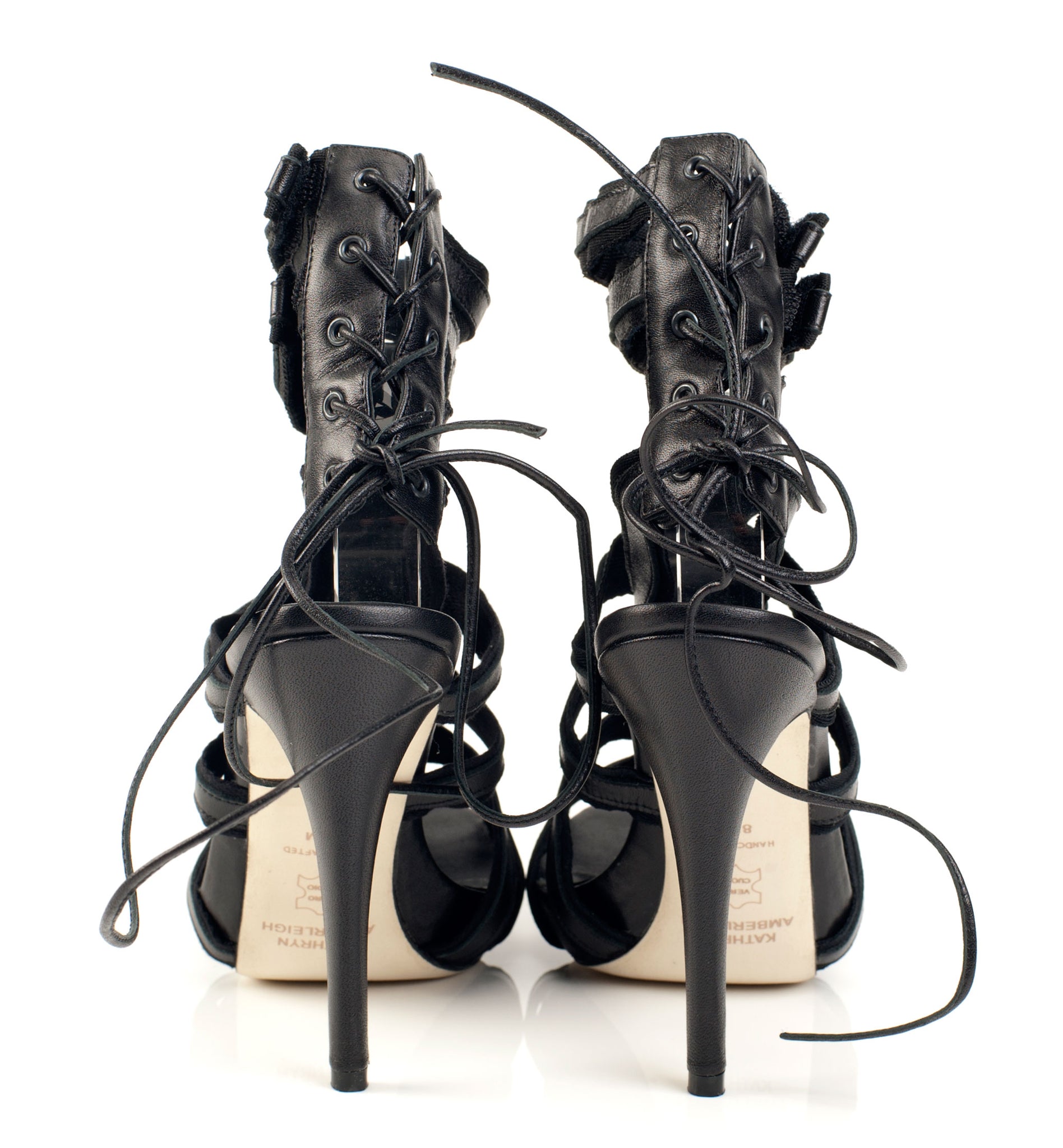 7106 leather heels; black