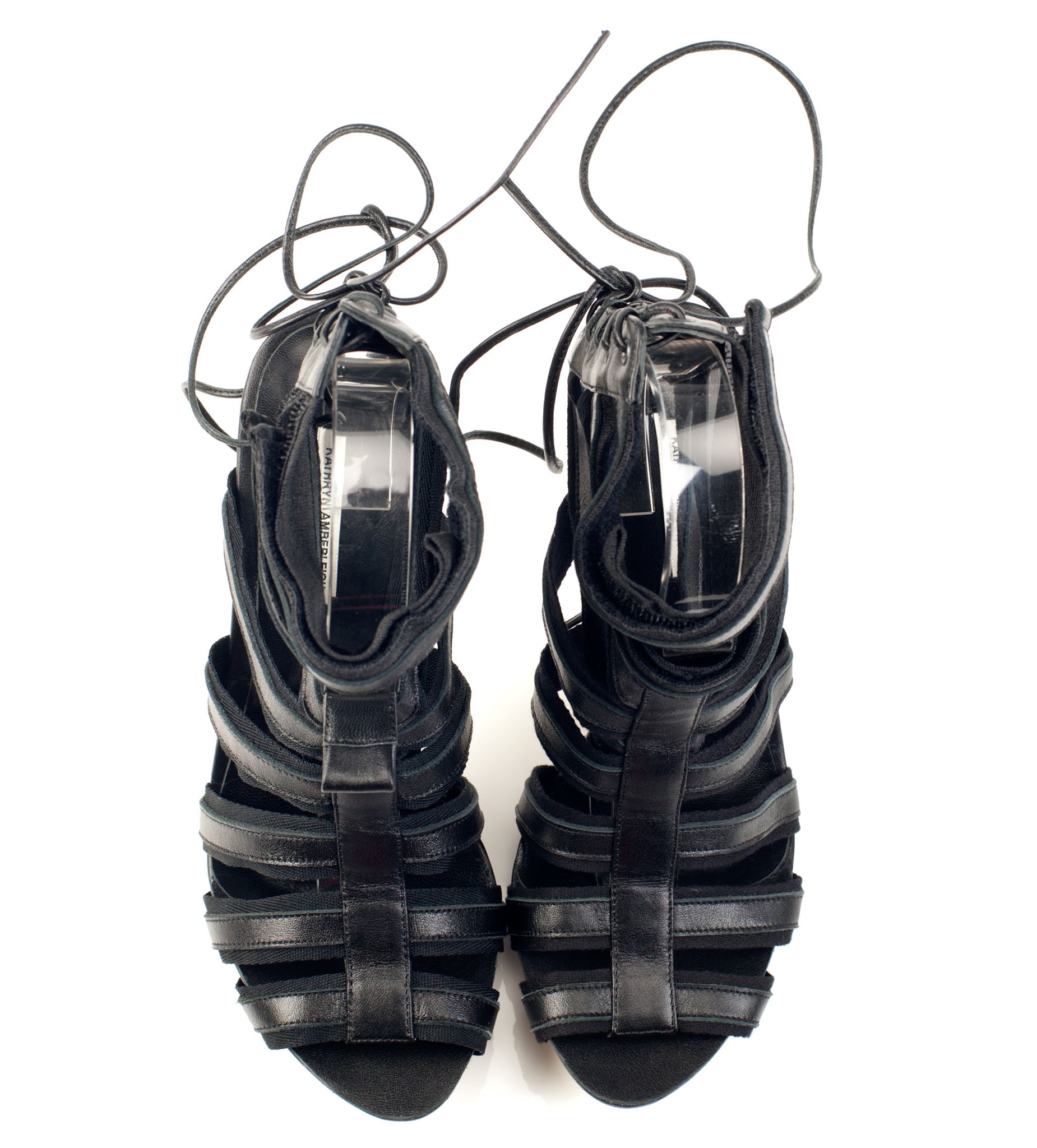 7106 leather heels; black