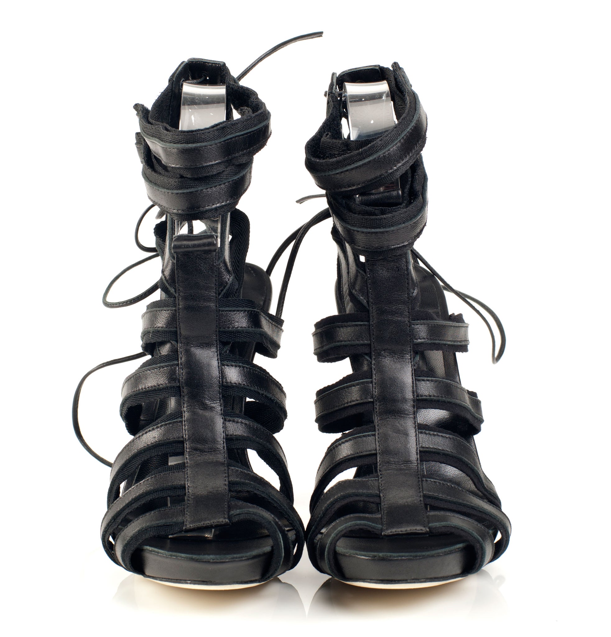 7106 leather heels; black
