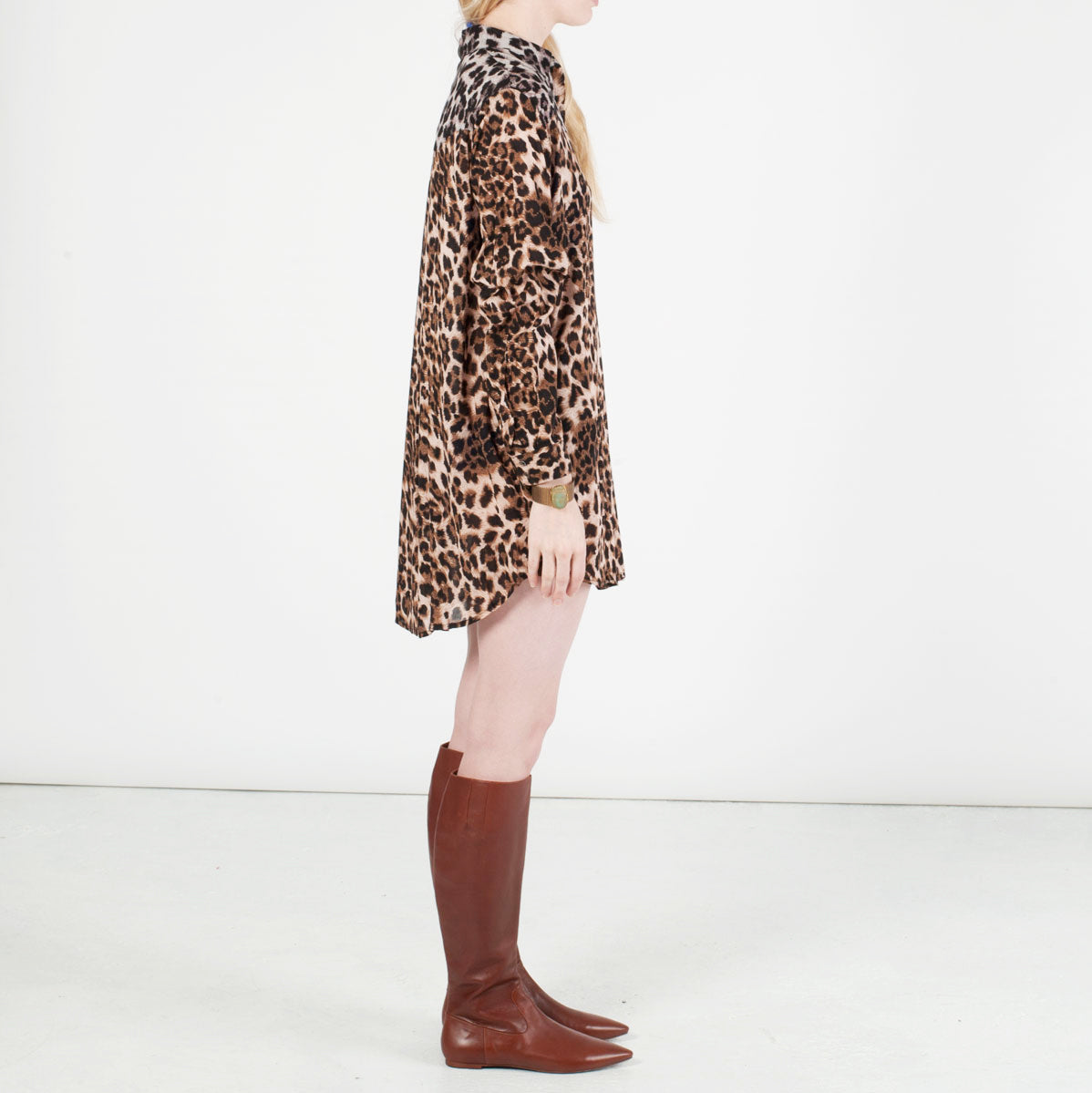 J551 leather boots; luggage