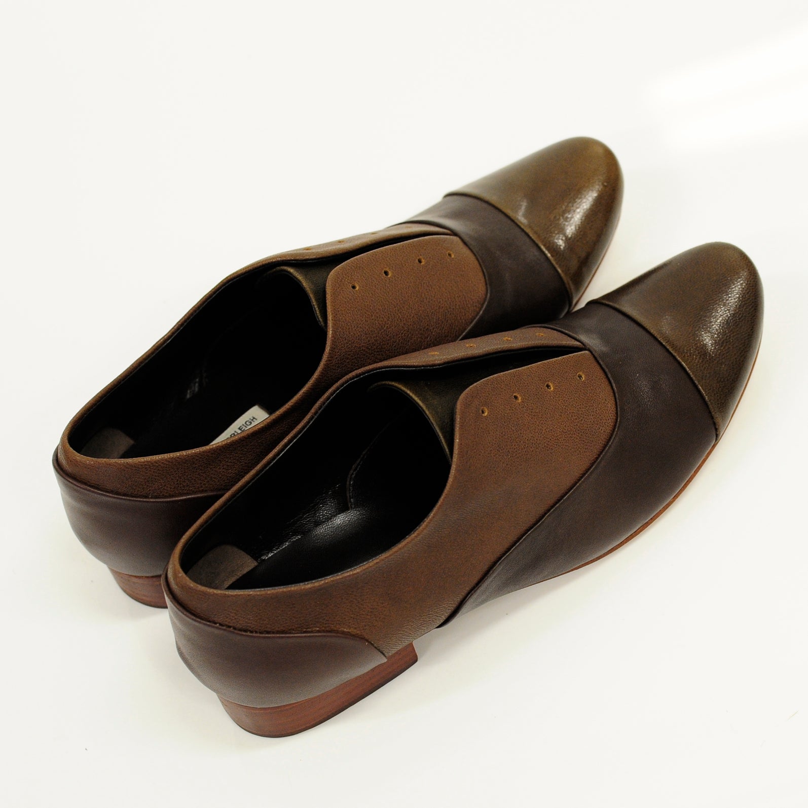 J544 leather loafers; chestnut