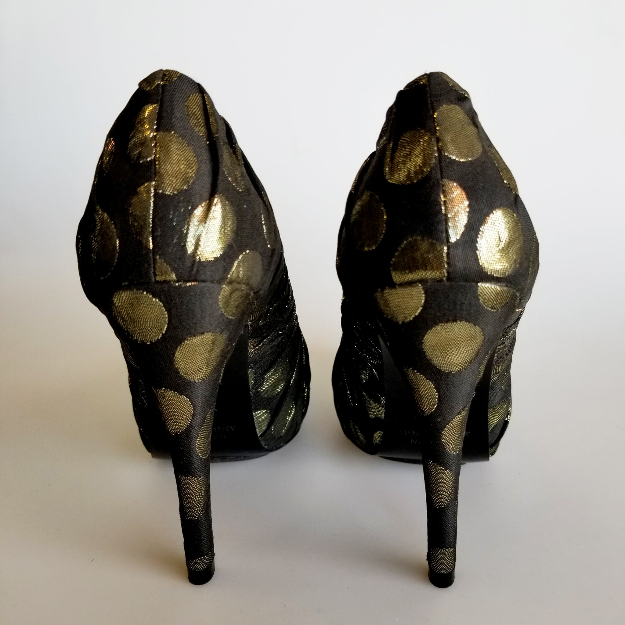 3089 jacquard heels; black and gold