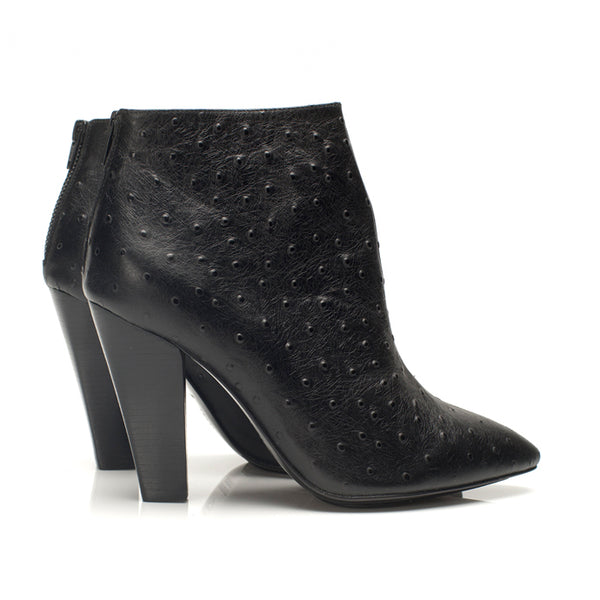 K610 leather boots; black ostrich