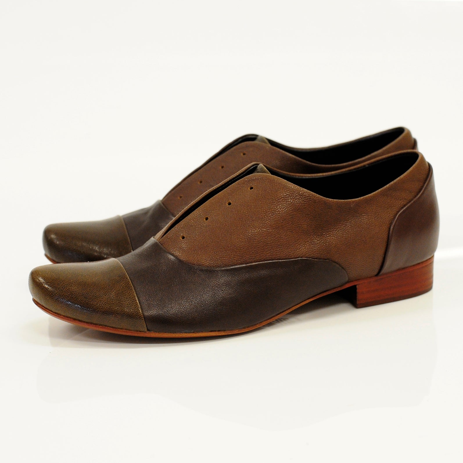 J544 leather loafers; chestnut
