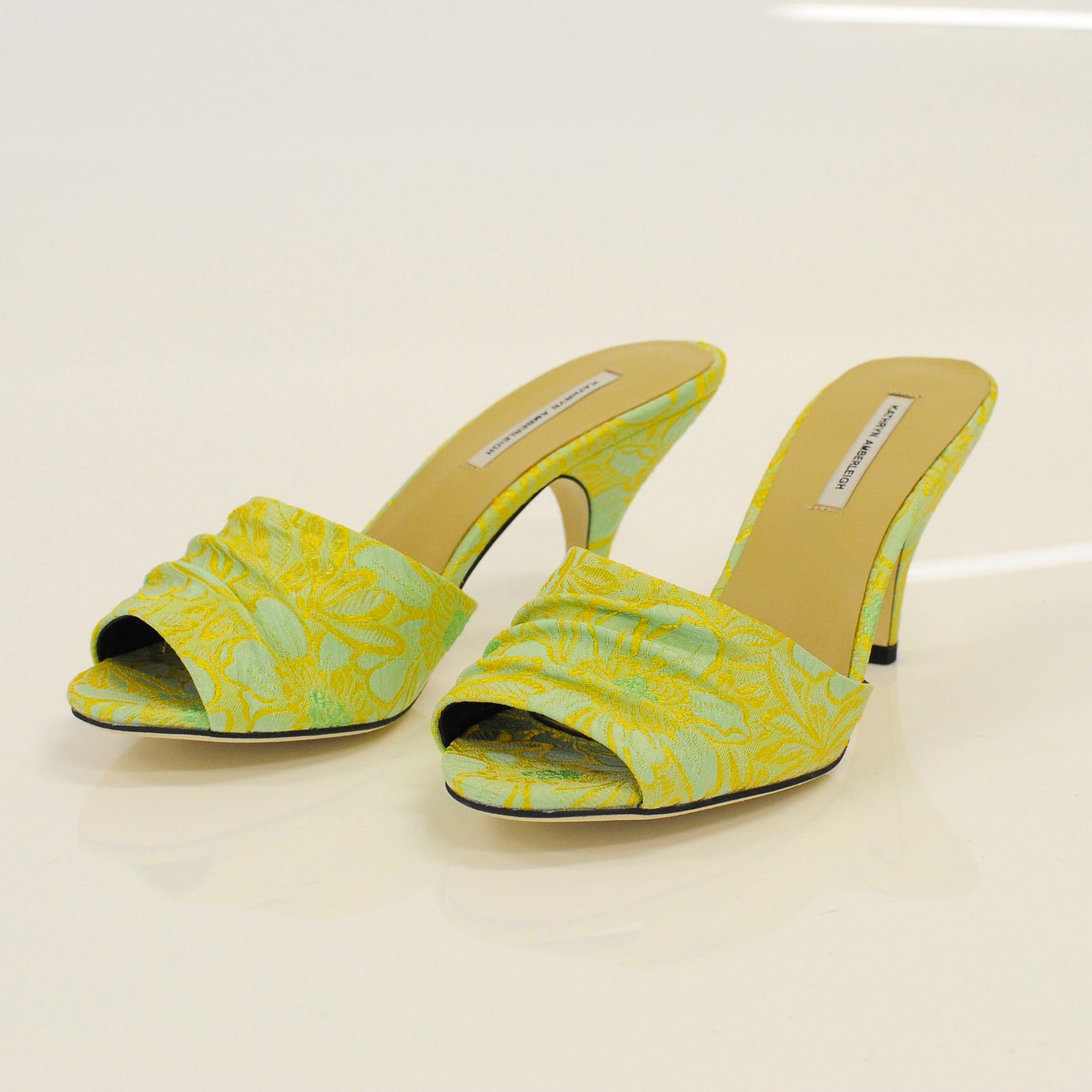 J205 jacquard slides; yellow green floral