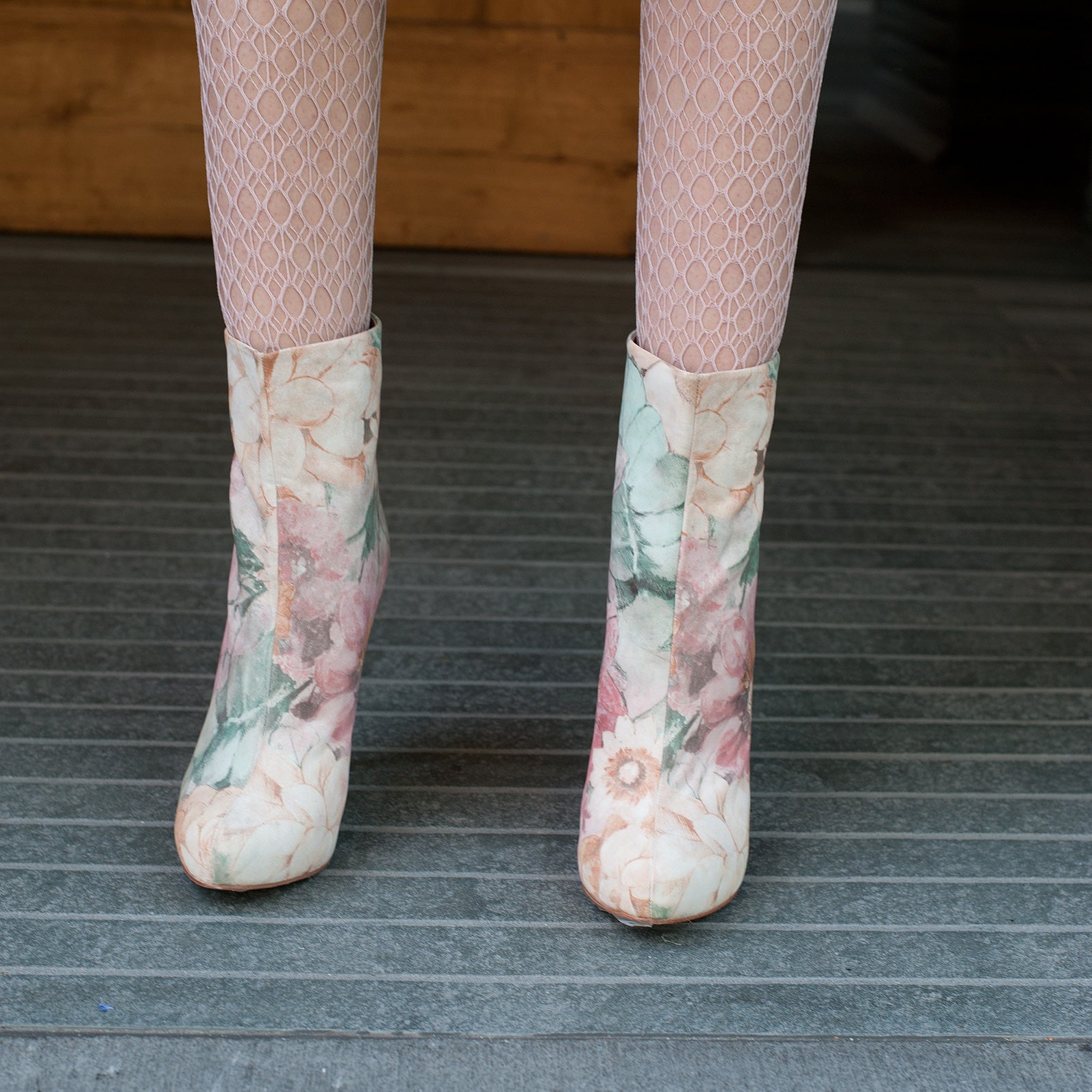 3086 leather boots; pastel flower