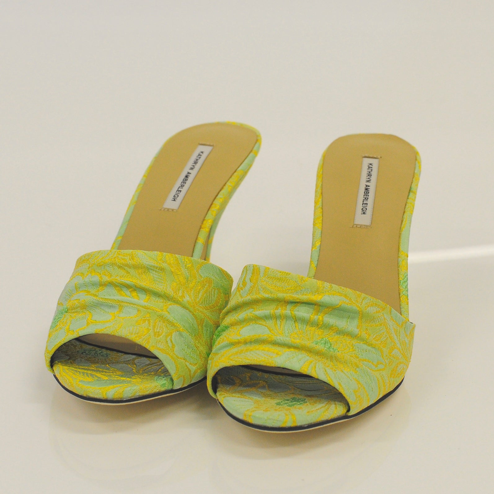 J205 jacquard slides; yellow green floral