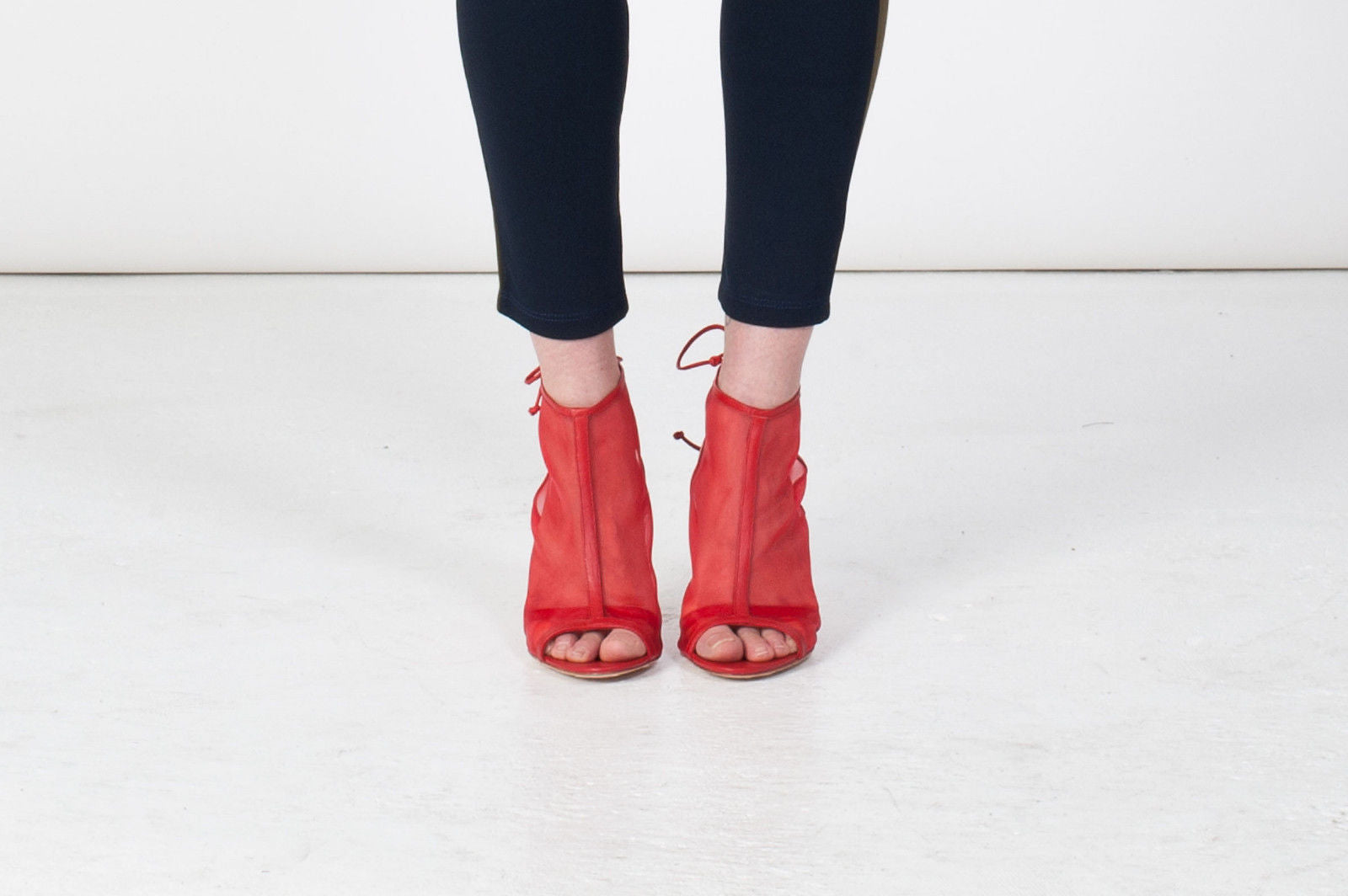 J016 net and leather heels; elec cherry