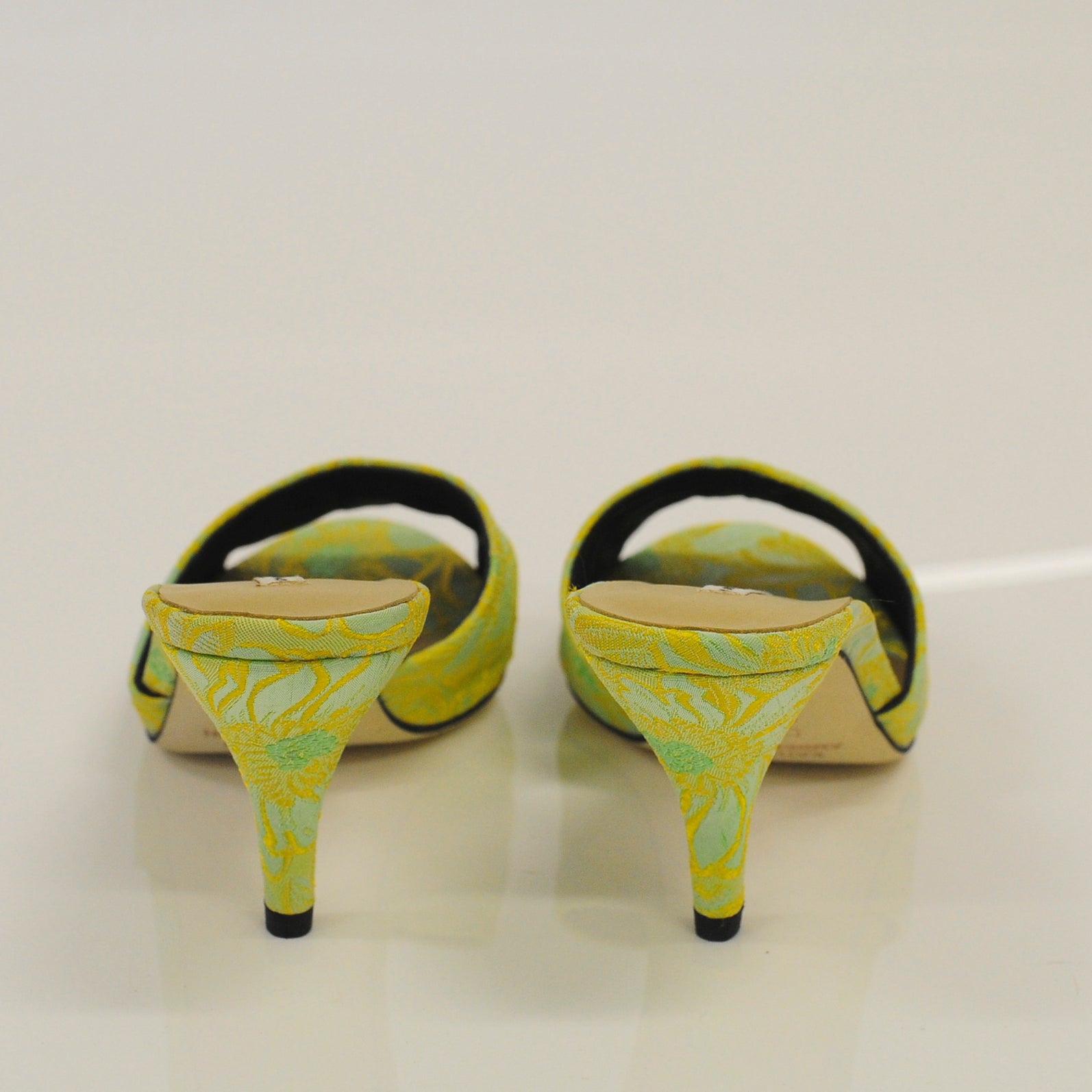J205 jacquard slides; yellow green floral