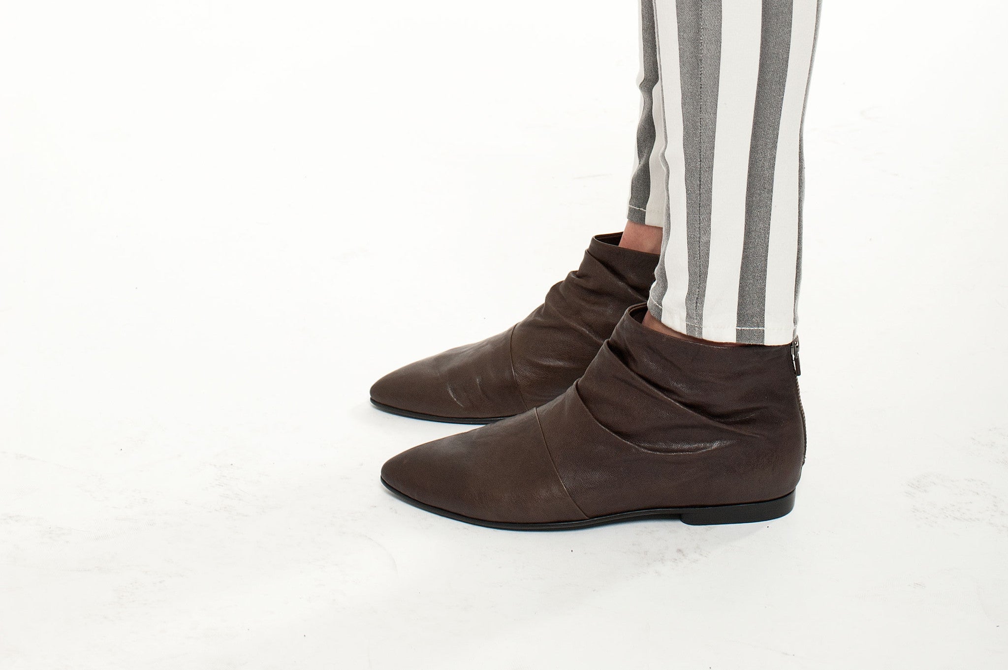 K441 leather boots; chocolate