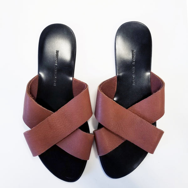 7519 leather slides; wood