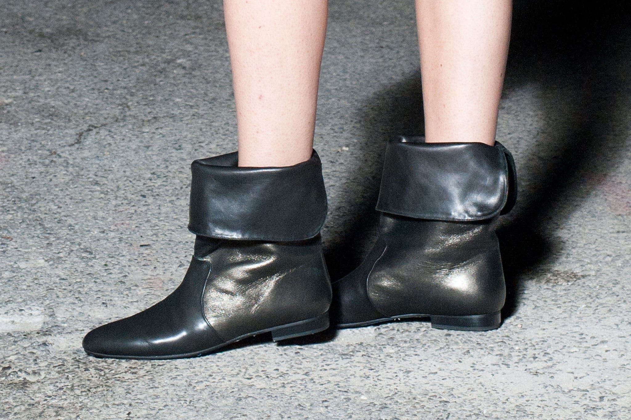 J556 leather boots; black and olive