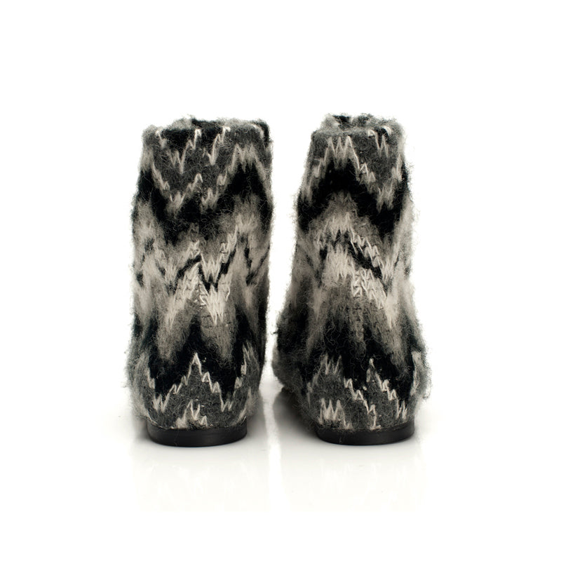 5035 wool boots; black and white