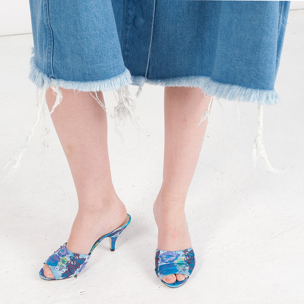 J205 jacquard slides; blue floral