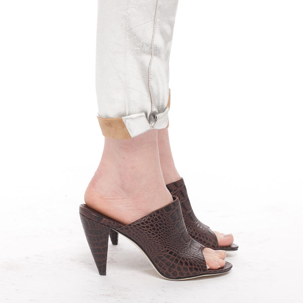 J581 leather slides; brown croc