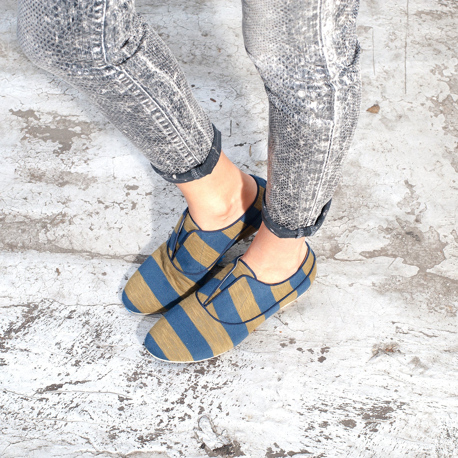 K436 cotton sneakers; army and blue