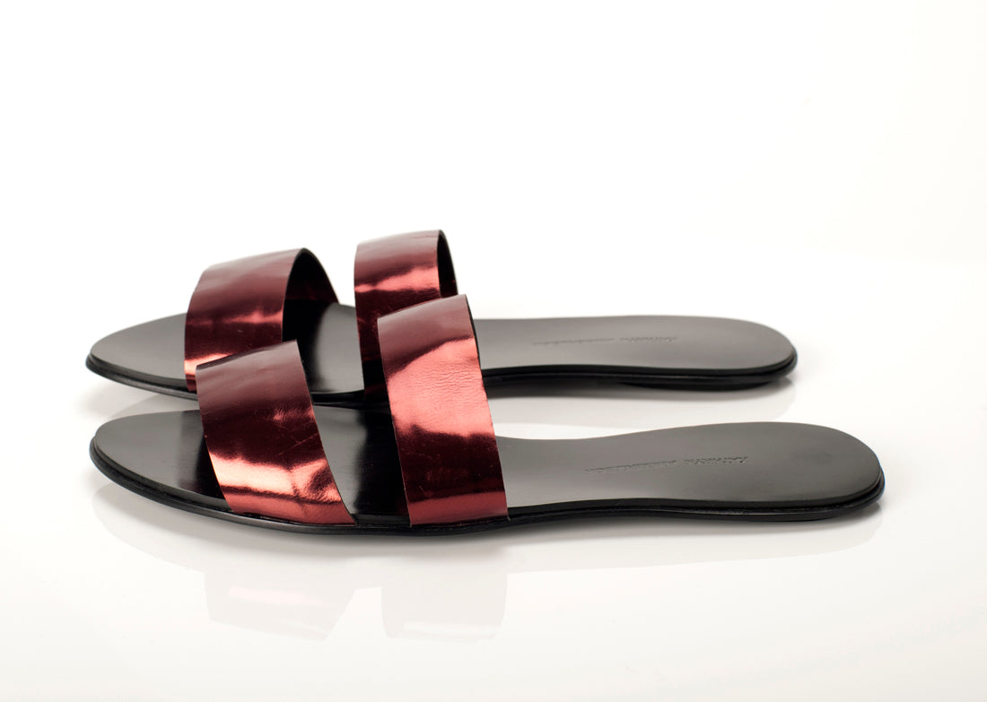 7522 leather slides; red mirror