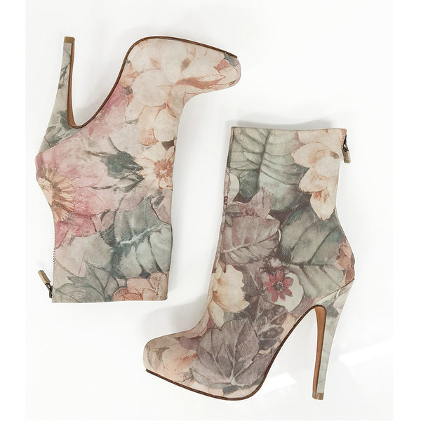 3086 leather boots; pastel flower