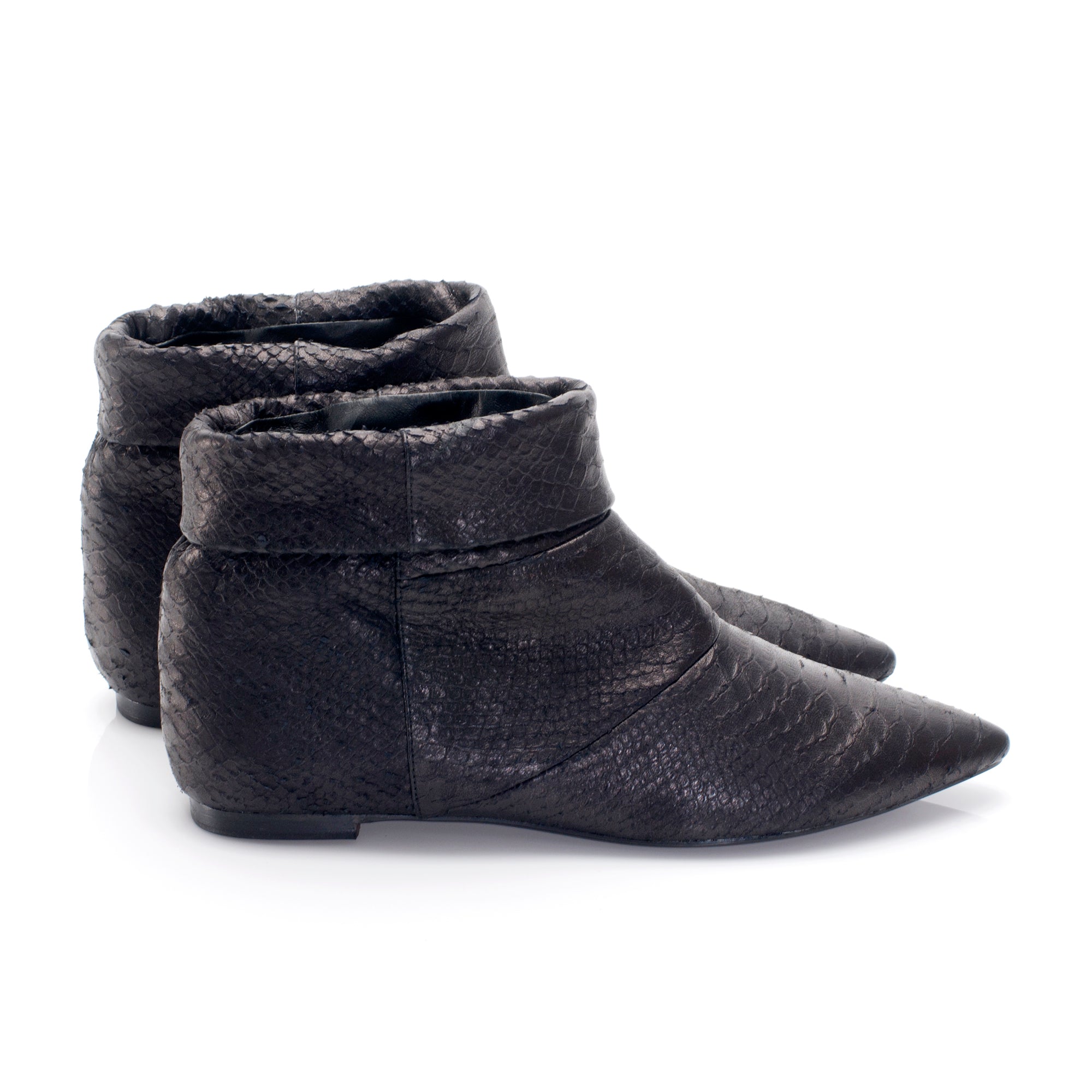 5036 leather boots; black snake
