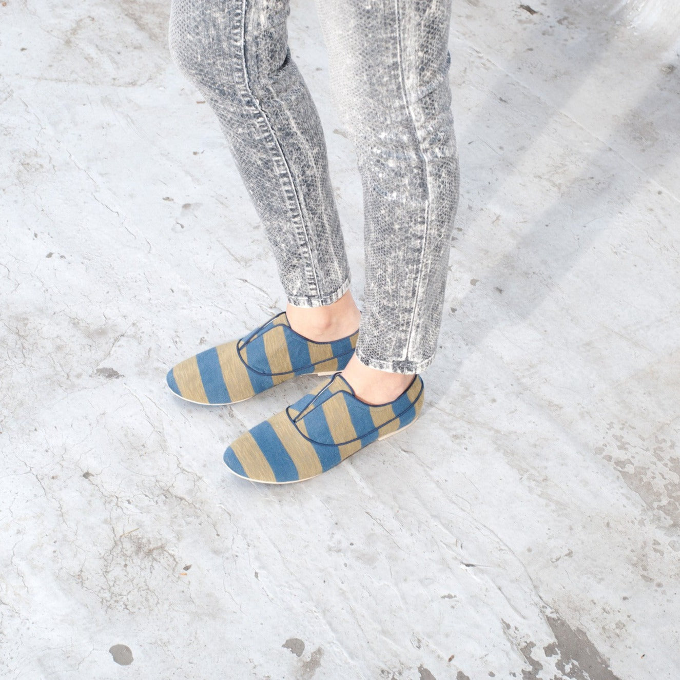 K436 cotton sneakers; army and blue