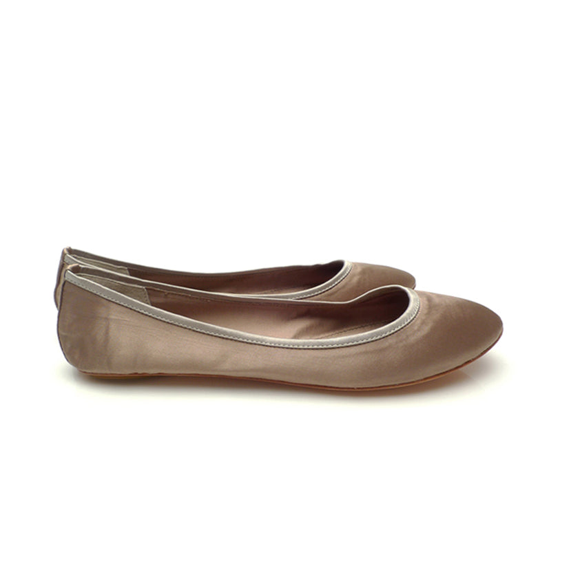 3060 silk flats; hazelnut