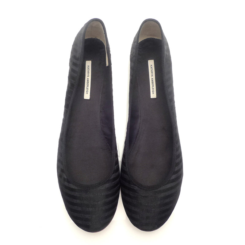 3061 silk flats; black stripe