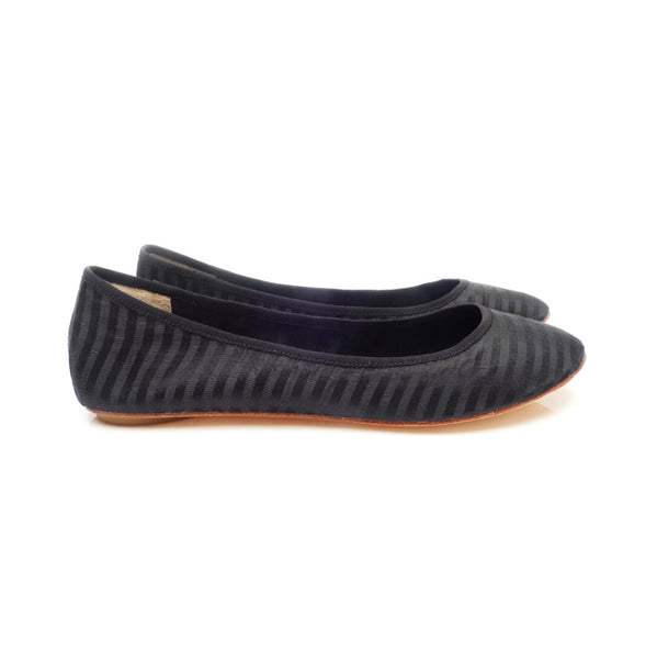 3061 silk flats; black stripe