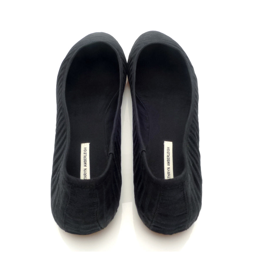 3061 silk flats; black stripe