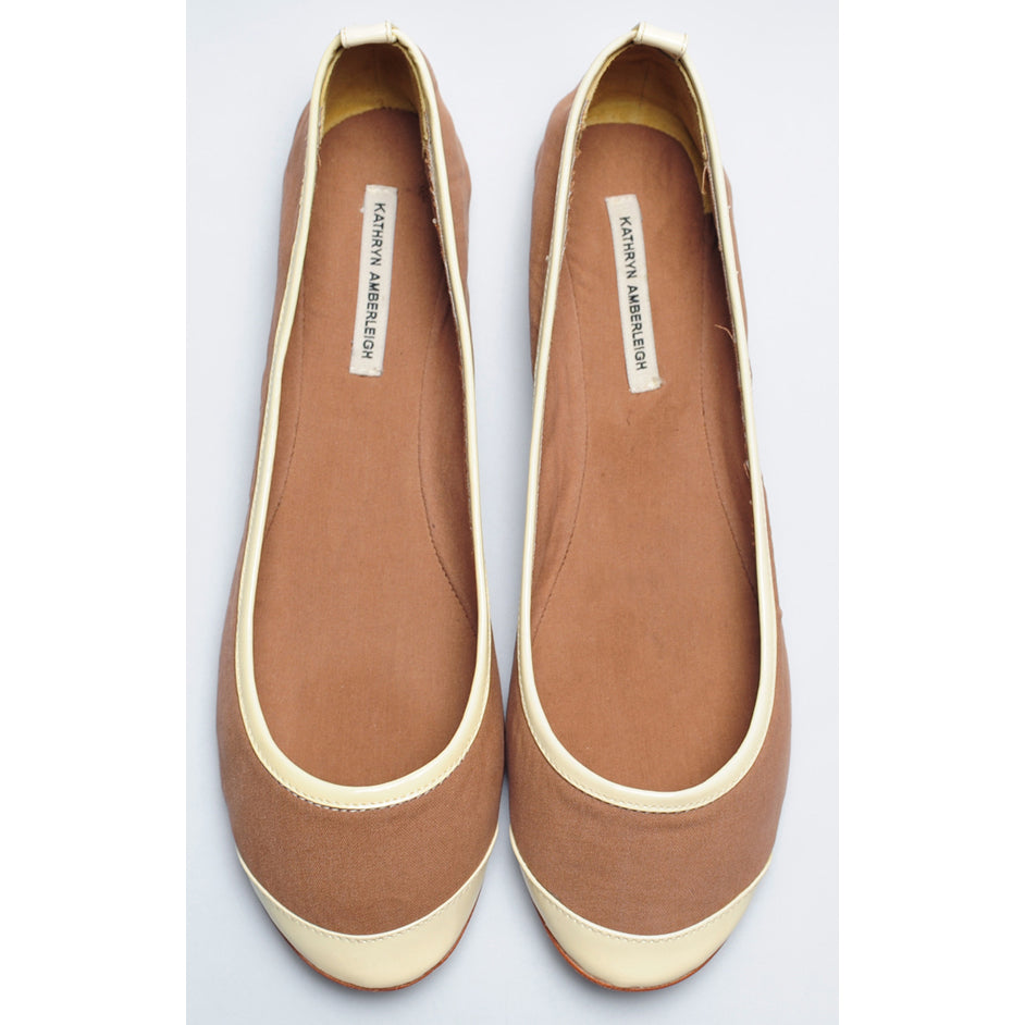 3065 silk flats; tan and bone