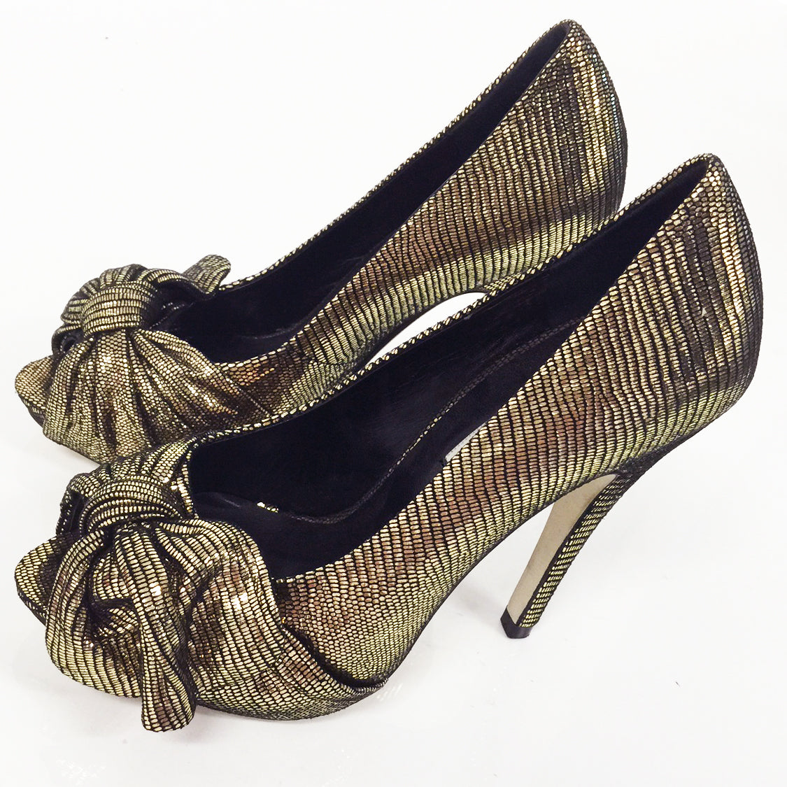 3085 leather heels; light gold