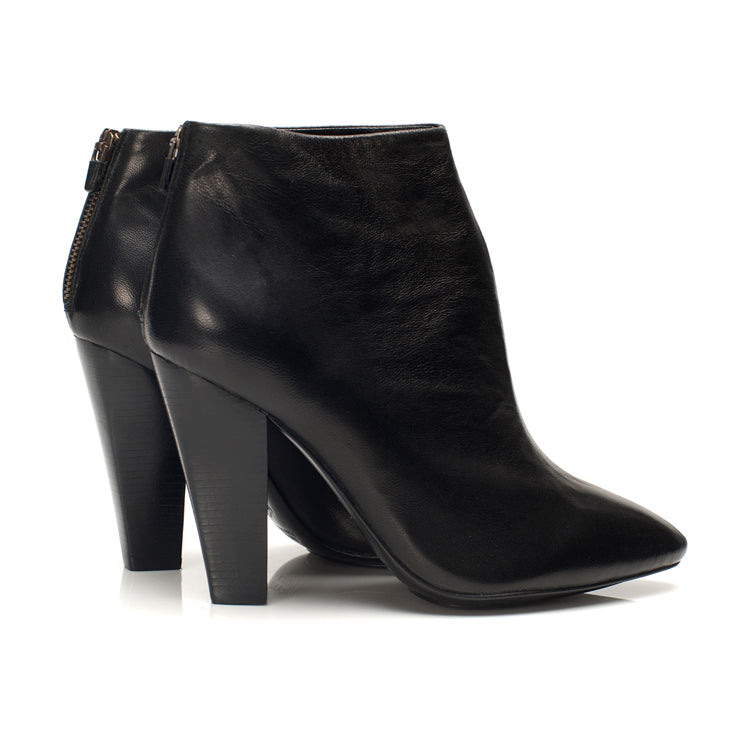 K610 leather boots; black lamb