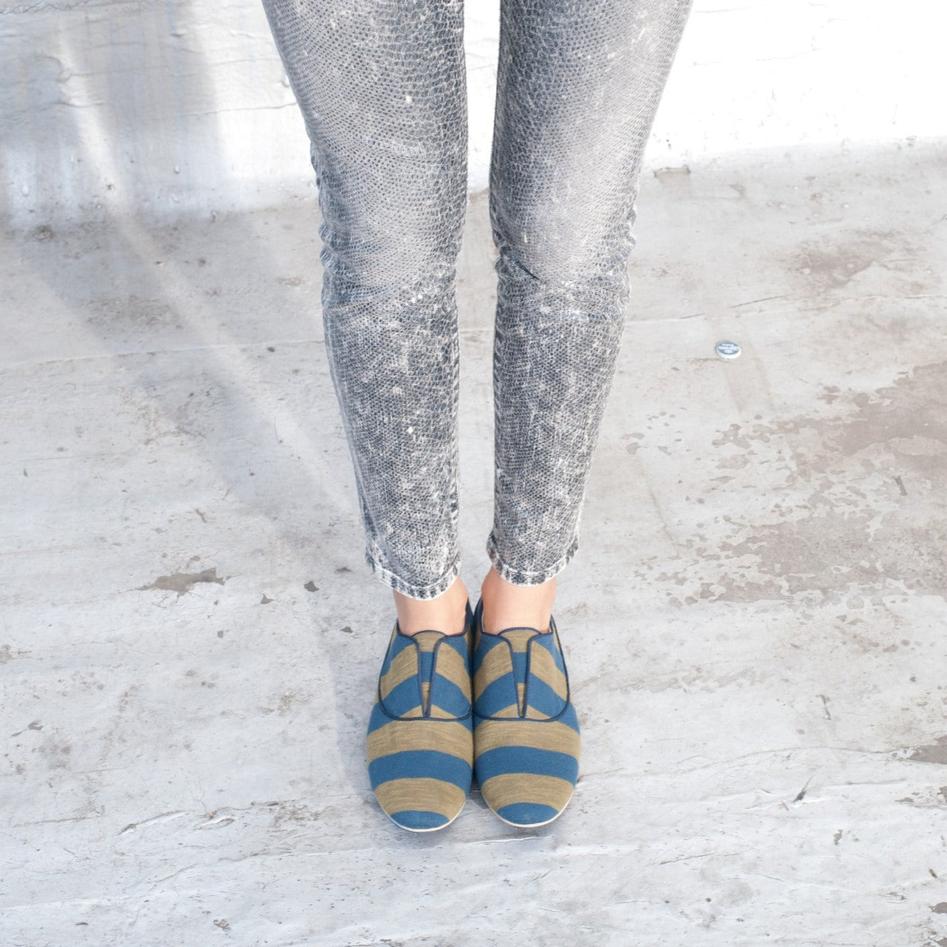 K436 cotton sneakers; army and blue