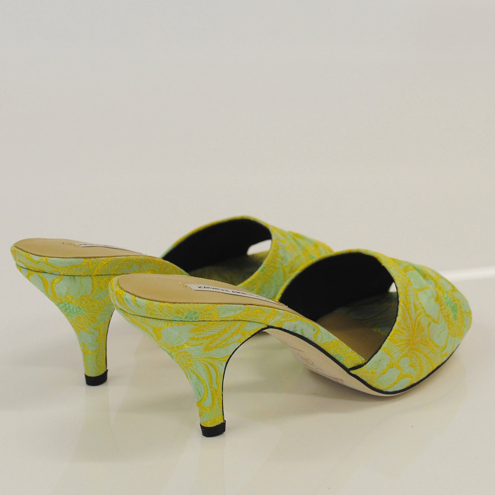 J205 jacquard slides; yellow green floral