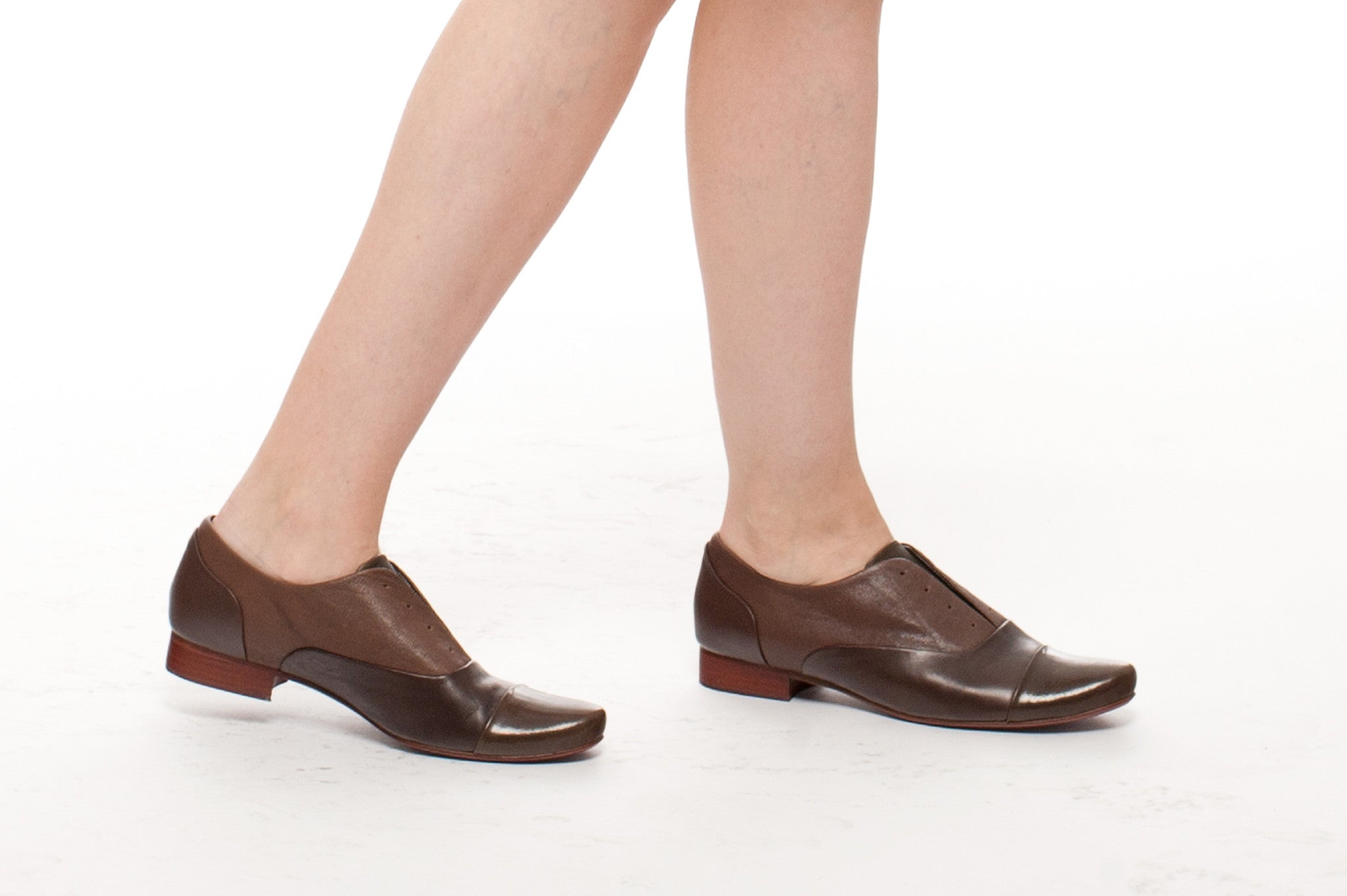 J544 leather loafers; chestnut
