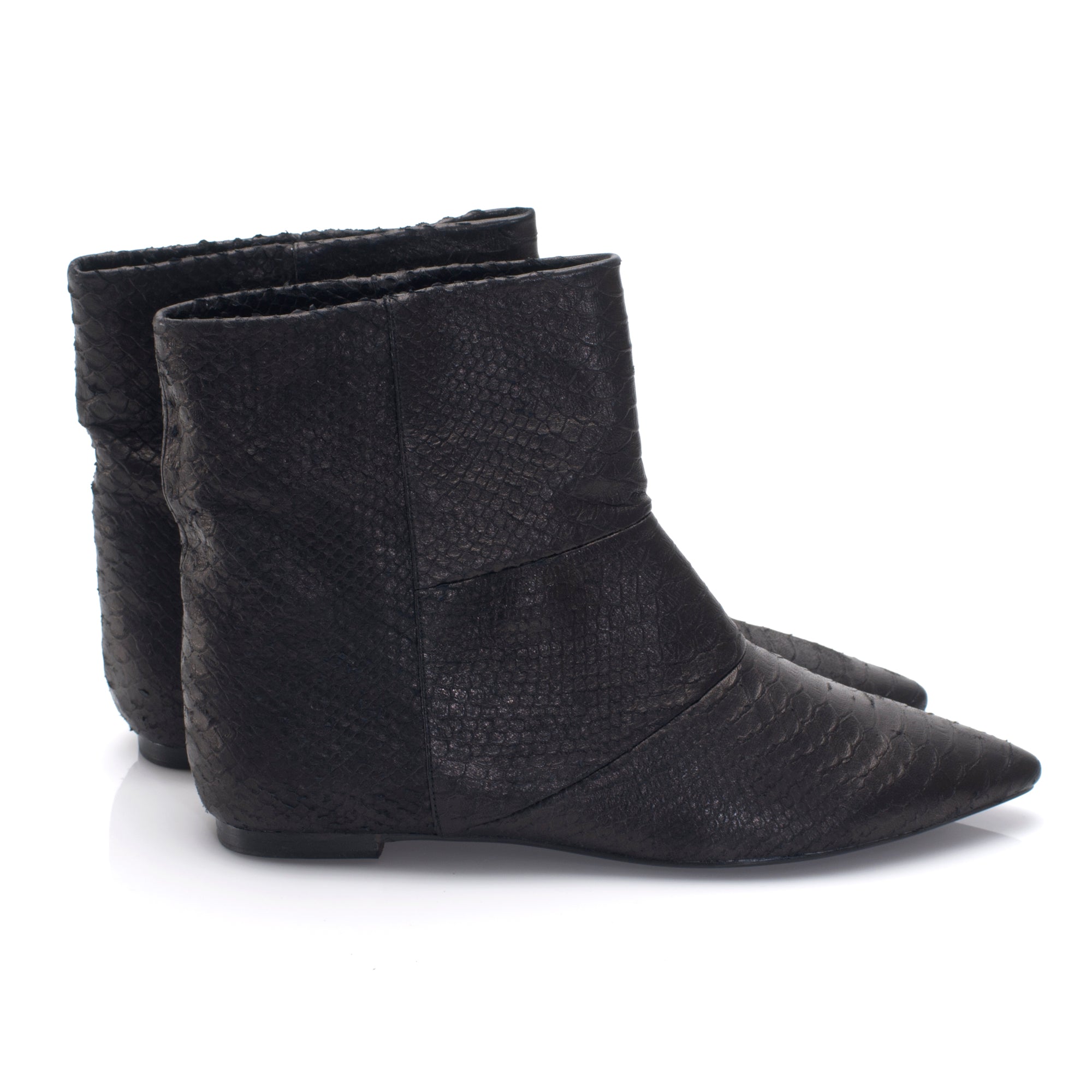 5036 leather boots; black snake