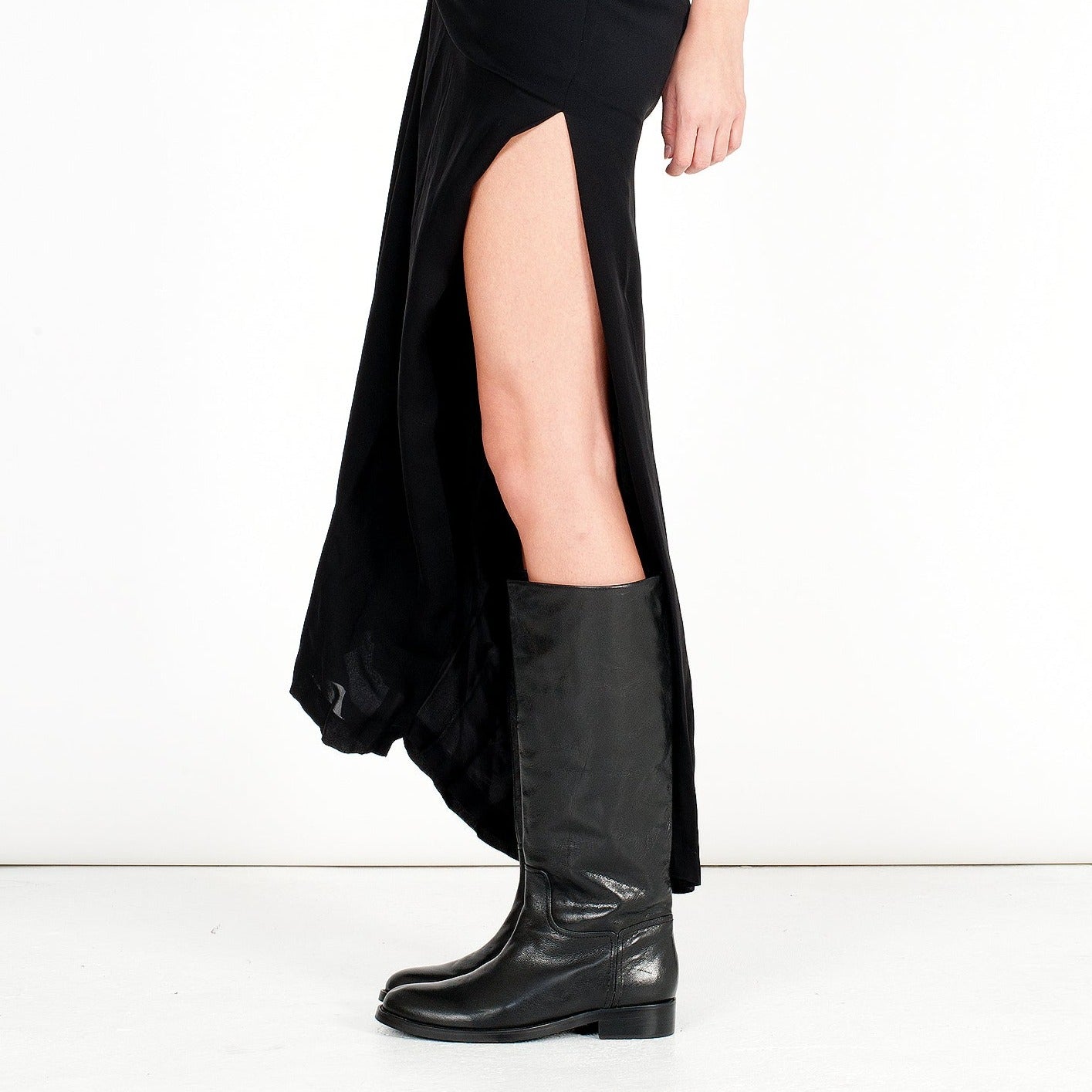 5069 leather boots; black