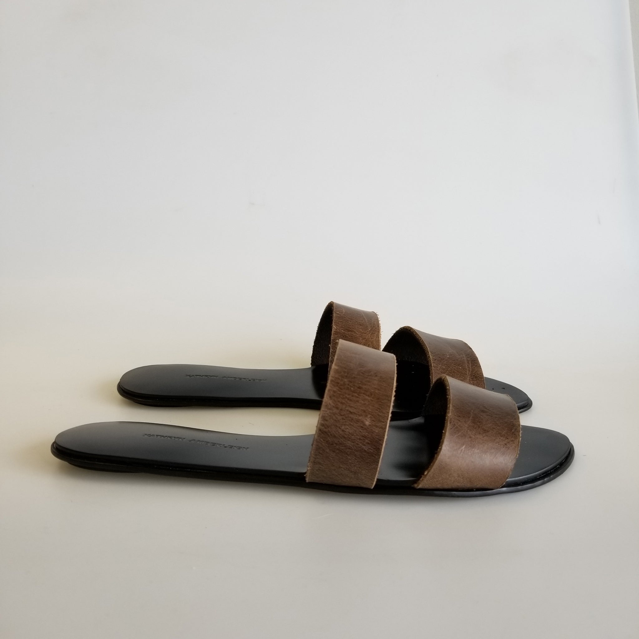 7521 leather slides; dark khaki