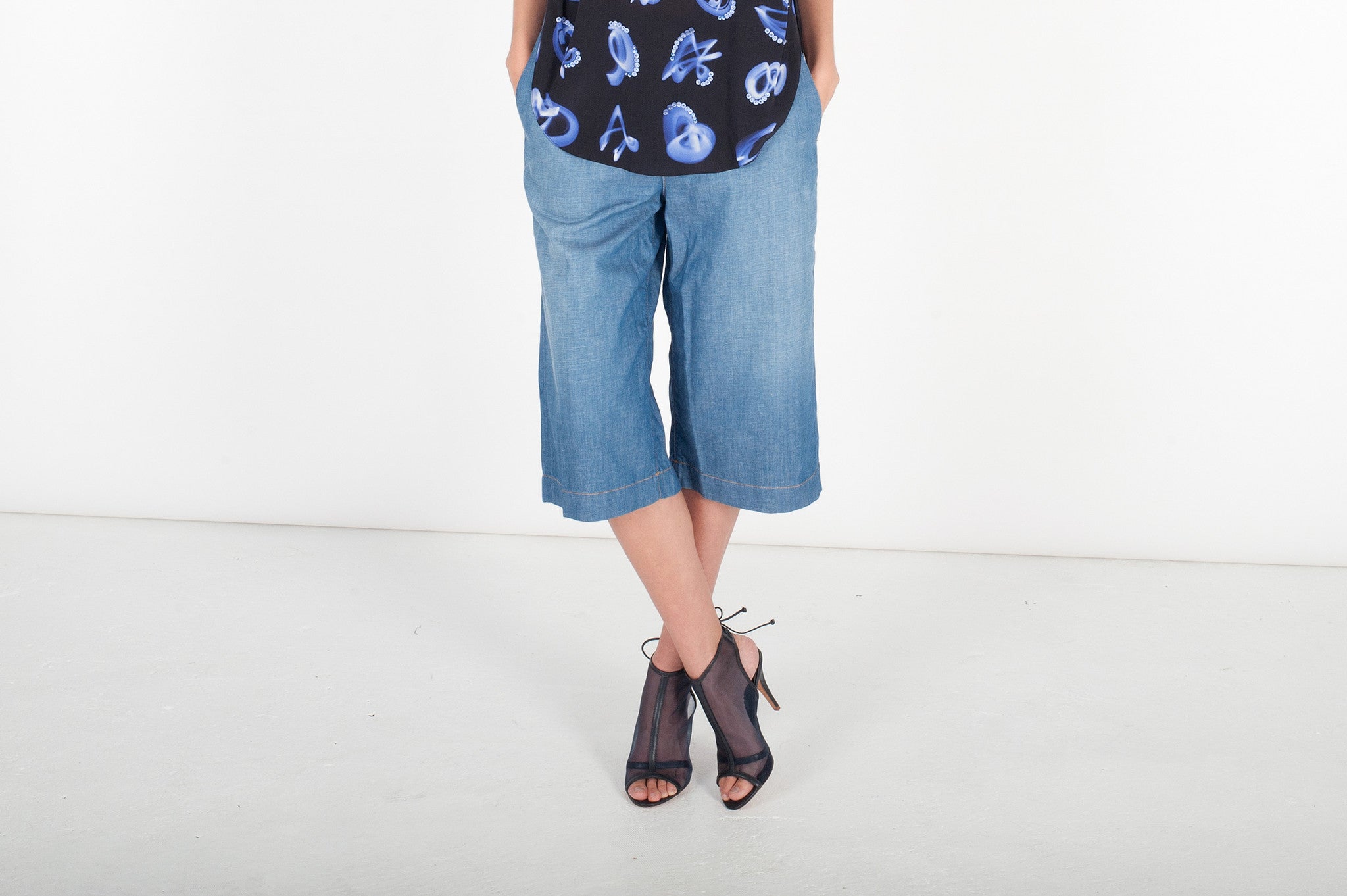 J016 net and leather heels; midnight