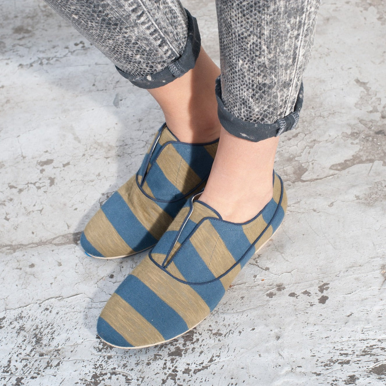 K436 cotton sneakers; army and blue