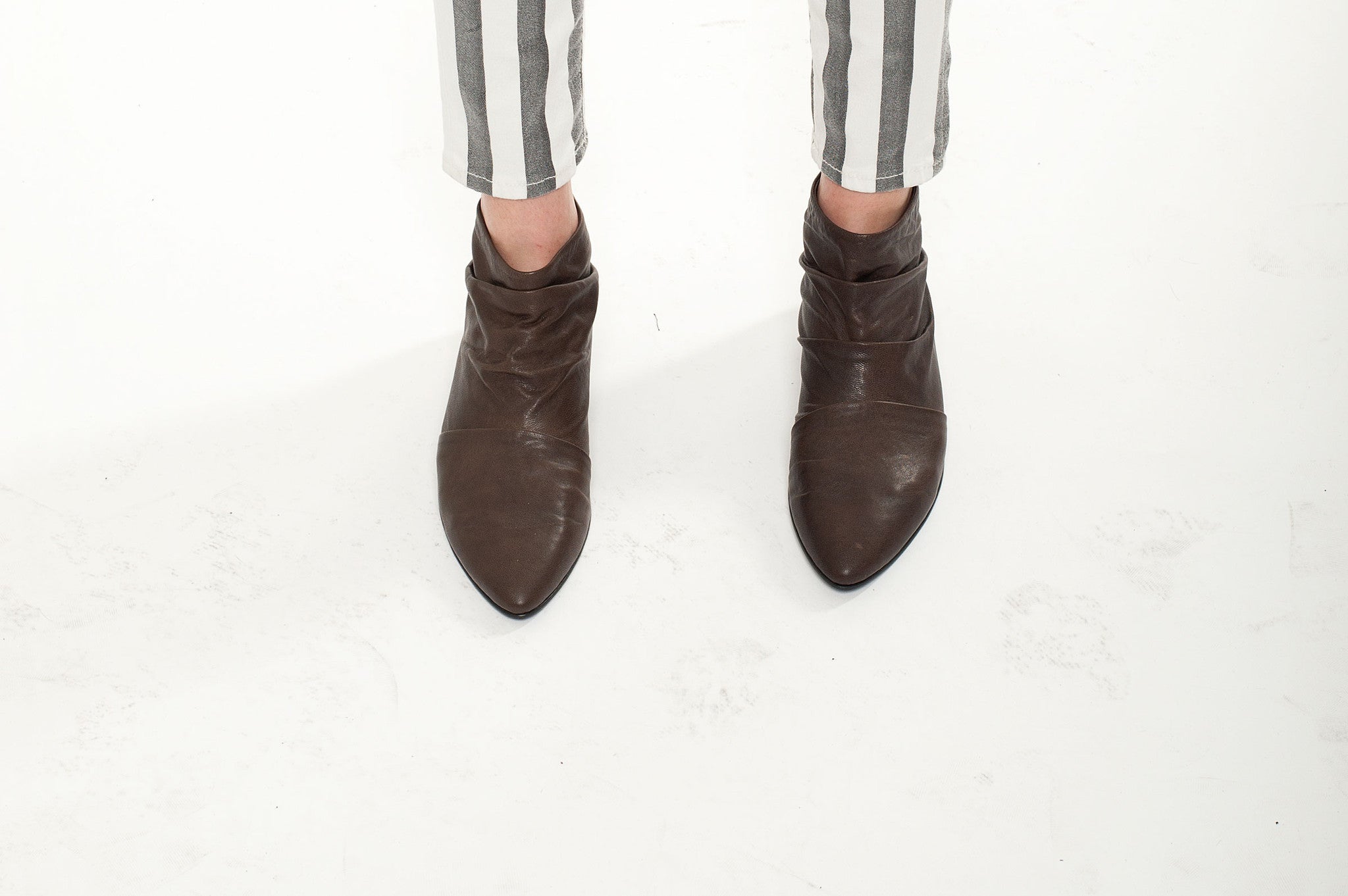 K441 leather boots; chocolate