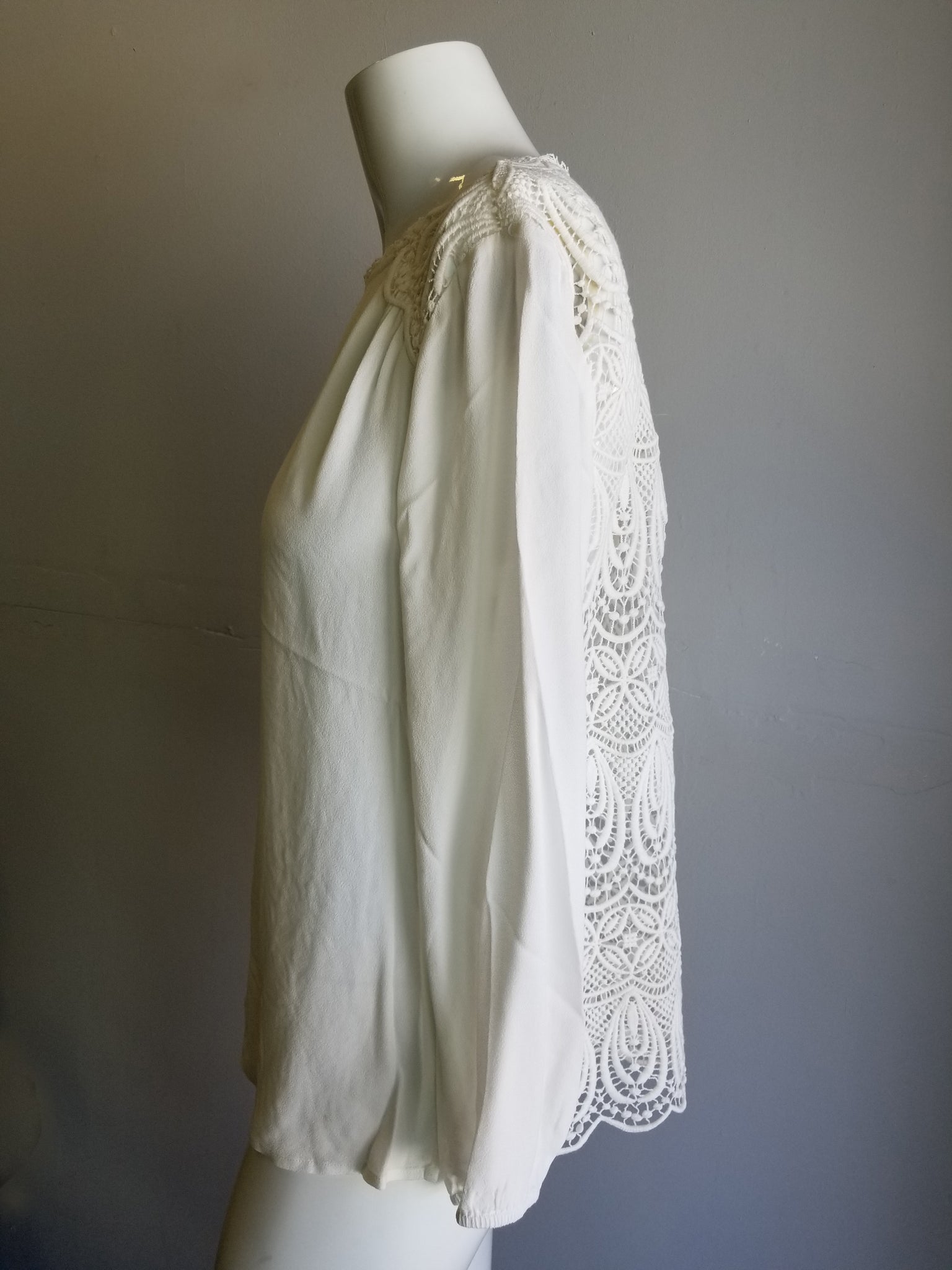 JOIE : LACE BACK BLOUSE, PORCELAIN