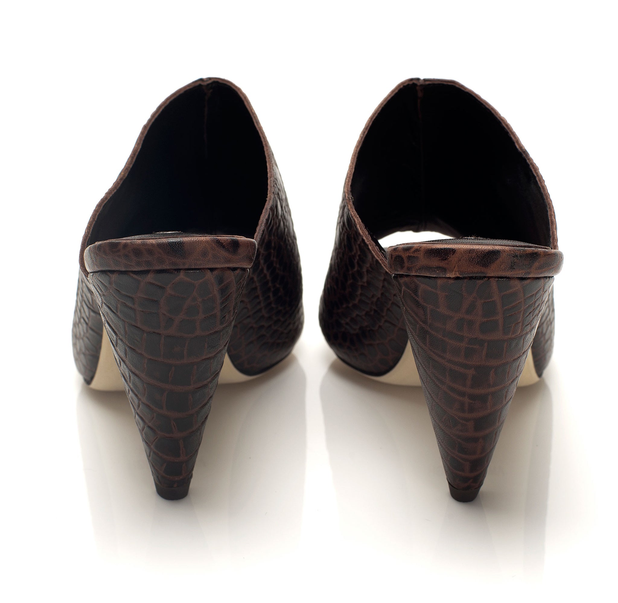 J581 leather slides; brown croc
