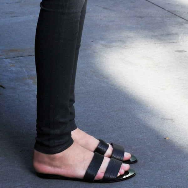 7521 leather slides; black