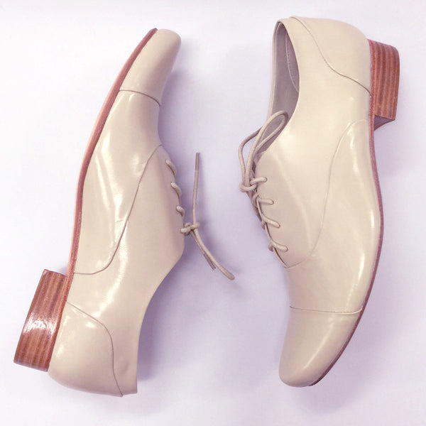 J544 leather loafers; beige gloss