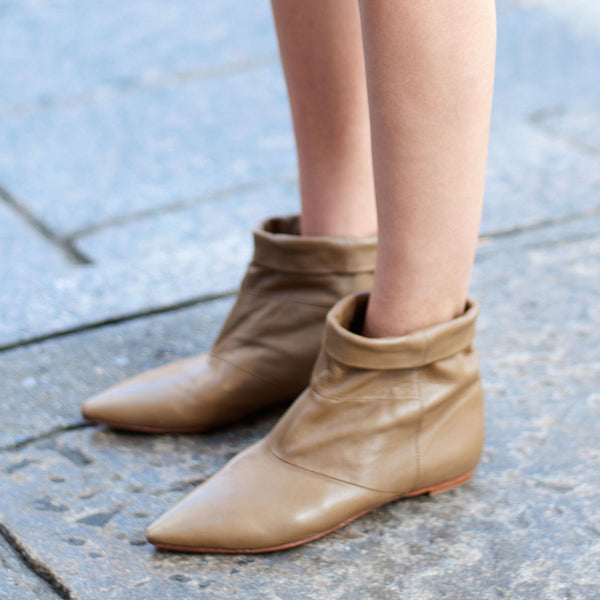 5036 leather boots; khaki