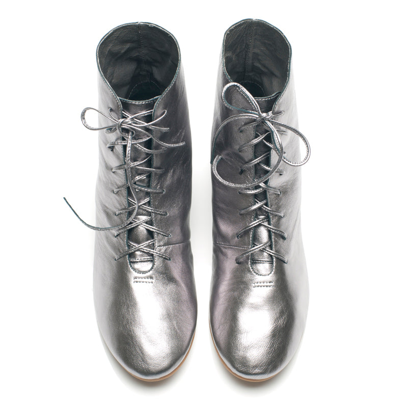 J117 leather boots; retro silver