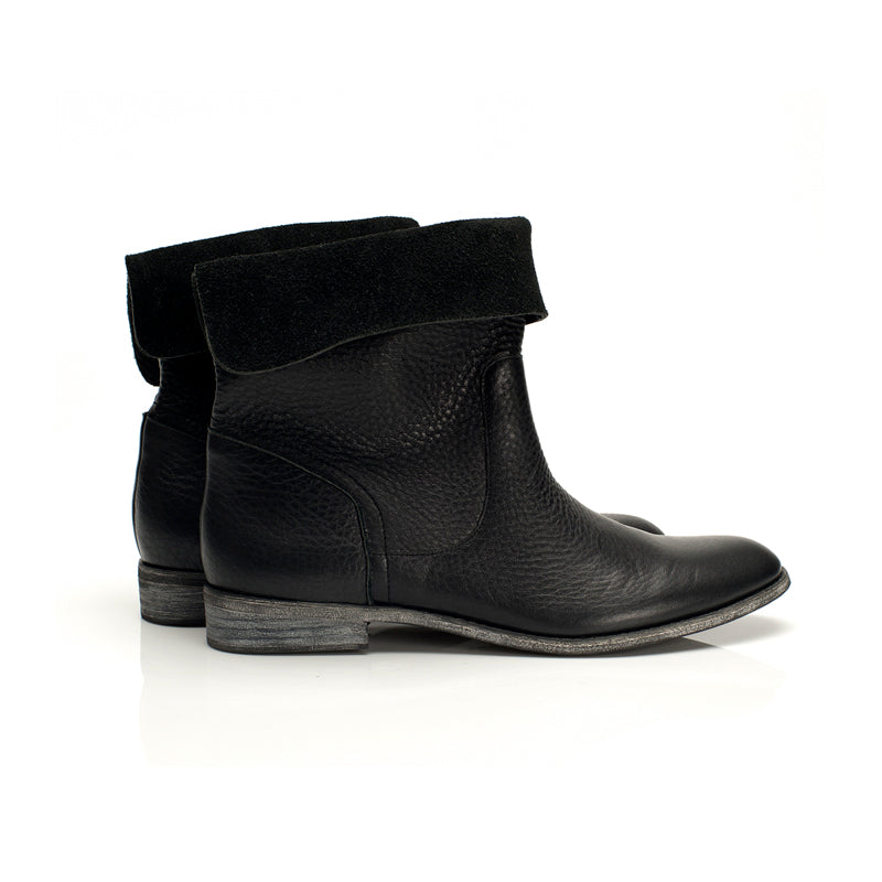 J542 leather boots; black